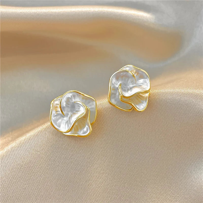 FLORA | PEARL FLOWER EARRINGS