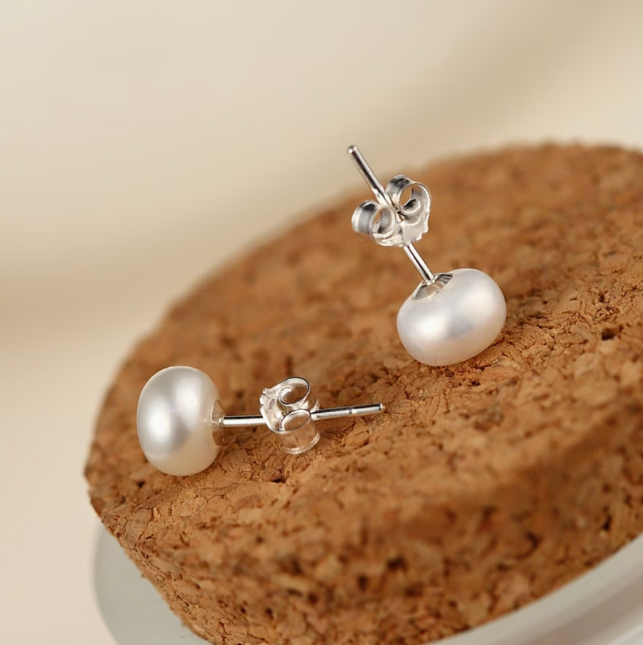 CLARISSA | CLASSIC PEARL STUD EARRINGS