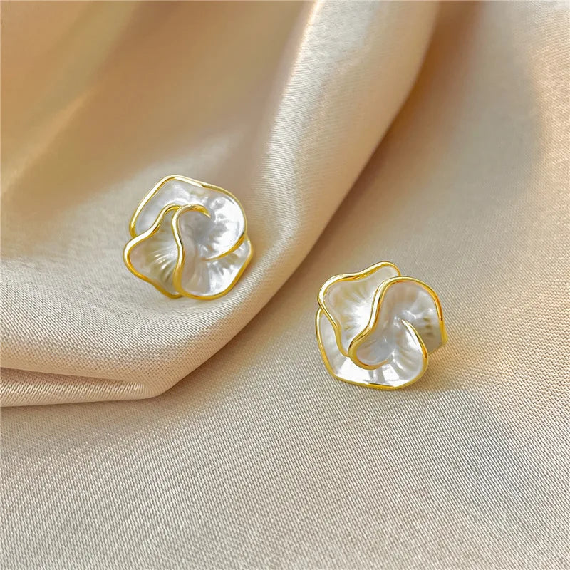 FLORA | PEARL FLOWER EARRINGS