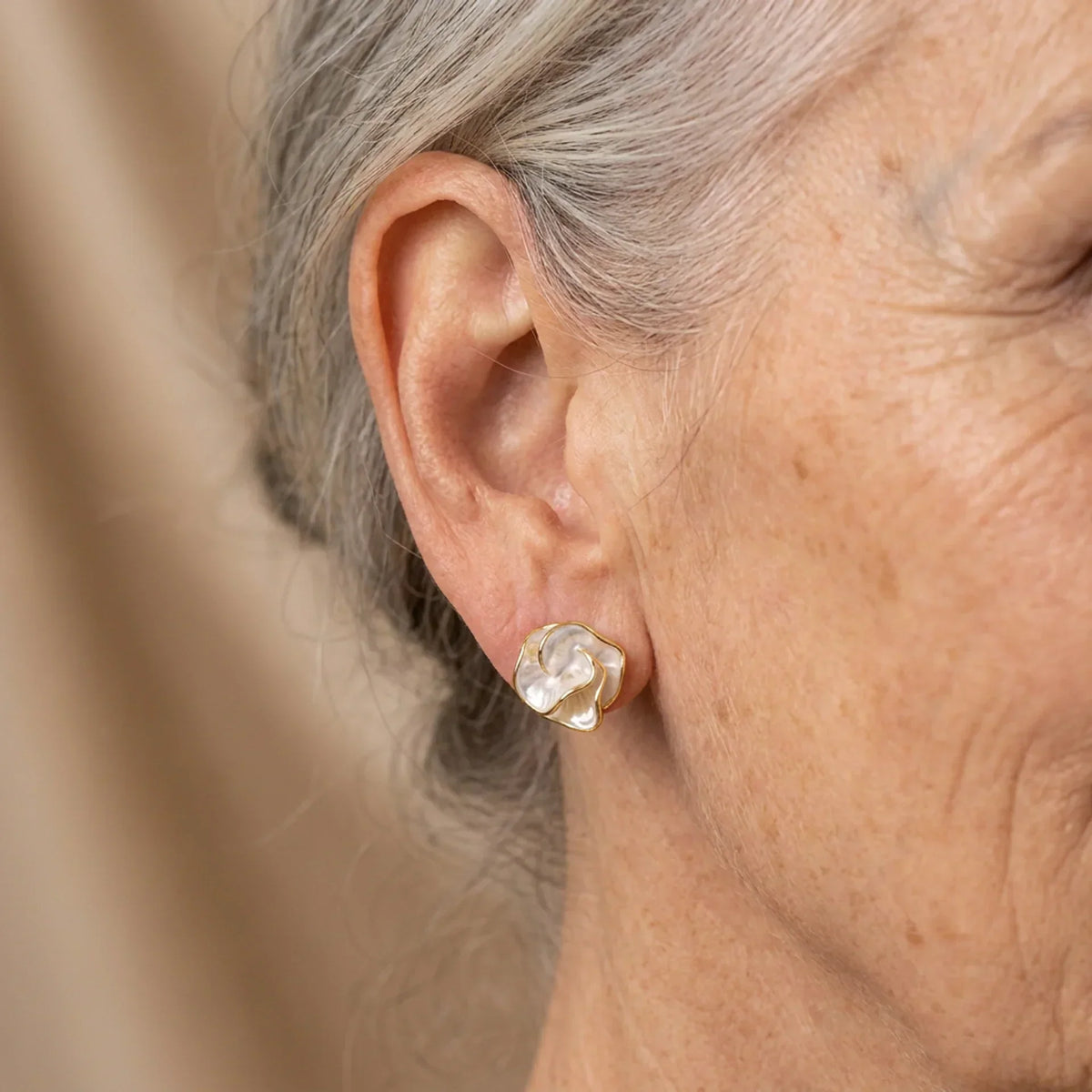 FLORA | PEARL FLOWER EARRINGS