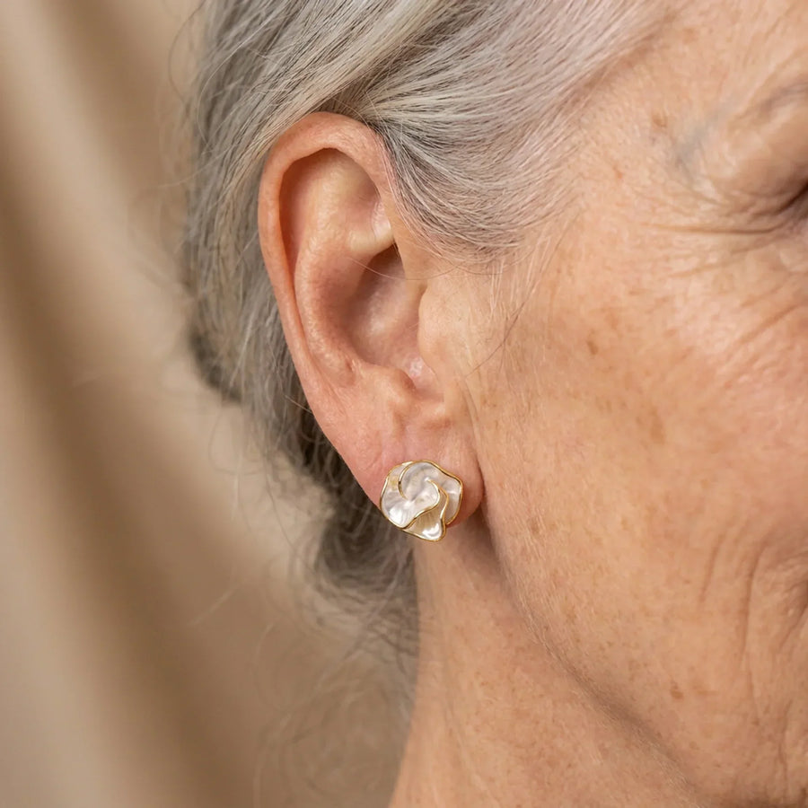 FLORA | PEARL FLOWER EARRINGS